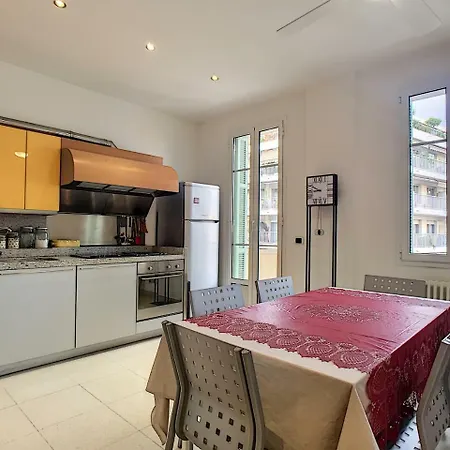 Nestor&Jeeves - Palais Nicole - Central - Very Close Sea Apartment *
