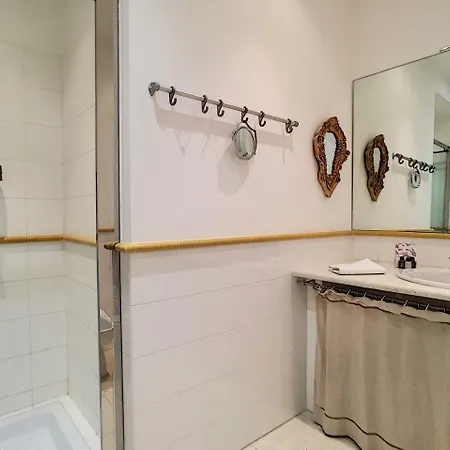 Nestor&Jeeves - Palais Nicole - Central - Very Close Sea Apartment *